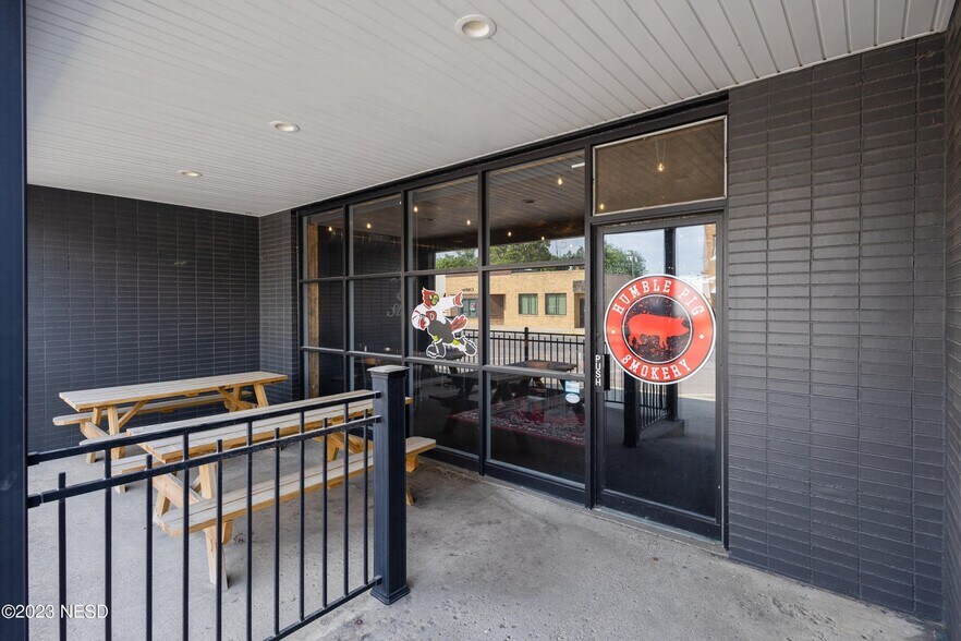 More Photos Of 411 3rd Ave, Clear Lake Restaurant For Sale