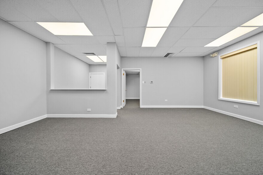 More Photos Of 211 W Chicago Ave, Hinsdale Office For Sale