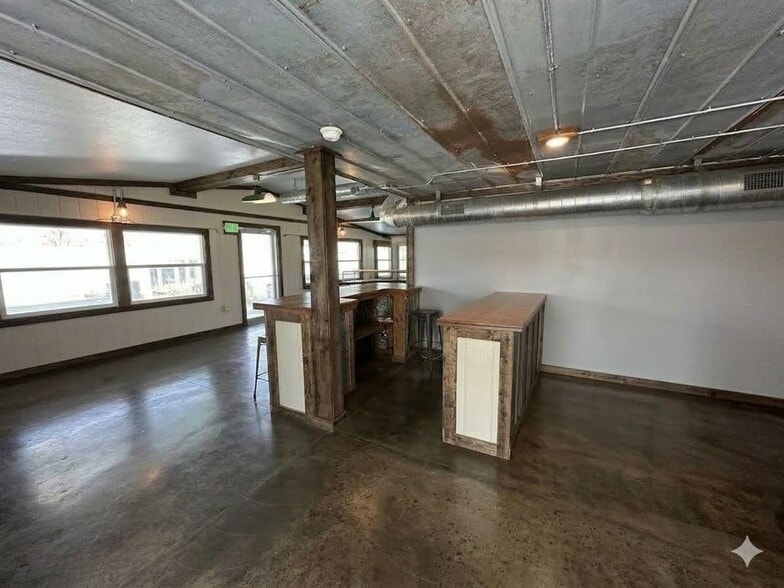 More Photos Of 10 Natelle Ave, Brooksville General Retail For Lease