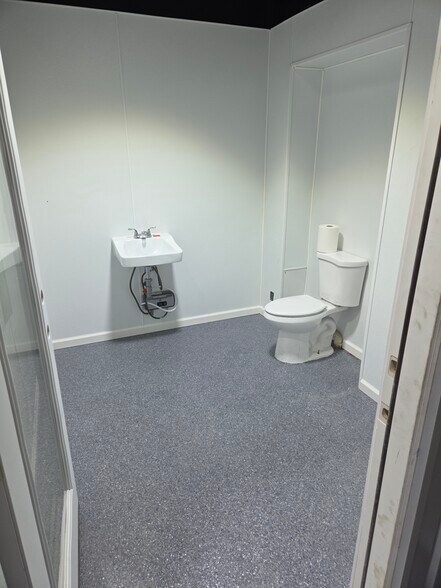 More Photos Of 33302 Sweetgum Ln, Magnolia Warehouse For Sale