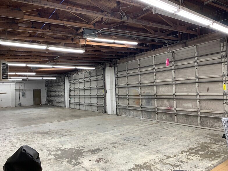 More Photos Of 201 NE Polk Station Rd, Dallas Storefront Retail Office For Lease