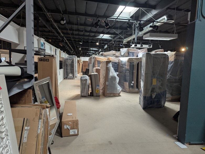 More Photos Of 6881 Monterey Rd, Gilroy Freestanding For Lease