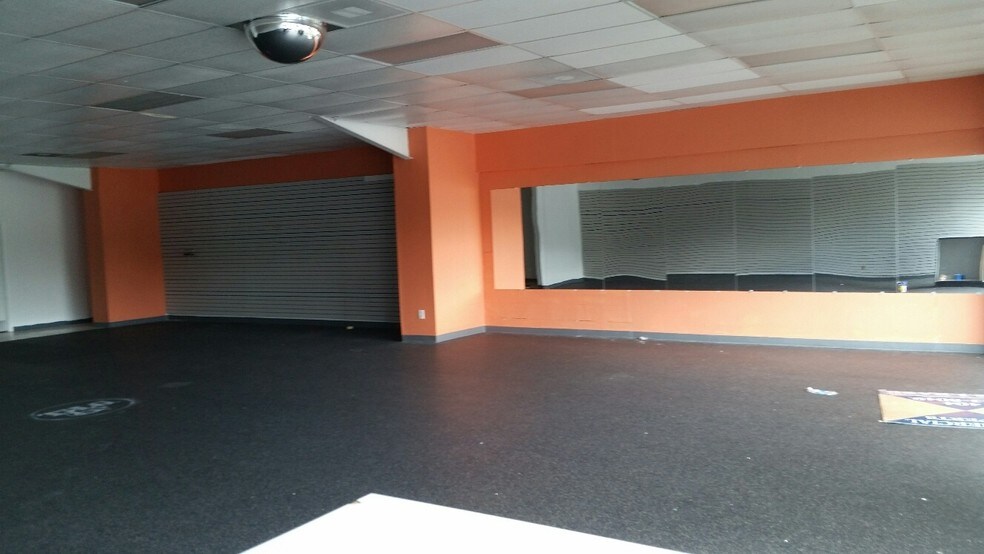 More Photos Of 1080 N Cobb Pky, Marietta Freestanding For Lease