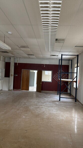 More Photos Of 400 Lincoln Ave, Hatboro Light Distribution For Lease