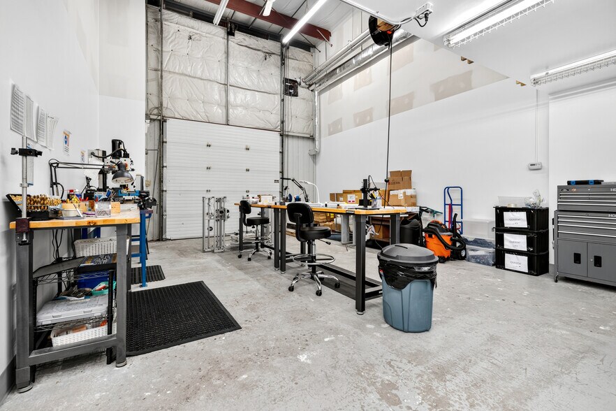 More Photos Of 5495 Canotek Rd, Ottawa Research And Development For Lease