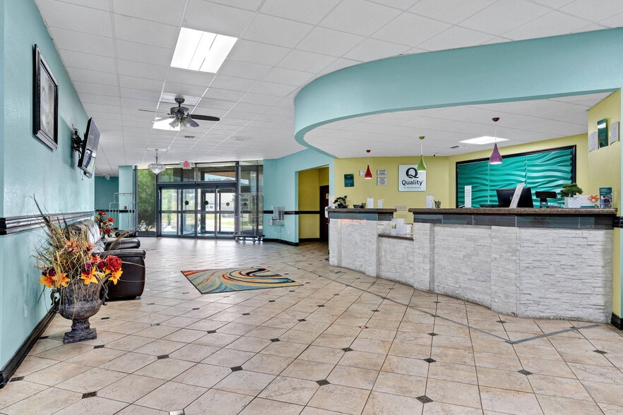 More Photos Of 3232 N Summit St, Arkansas City Hotel For Sale