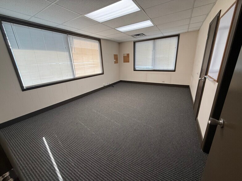 More Photos Of 3931 Holly St, Denver Manufacturing For Lease