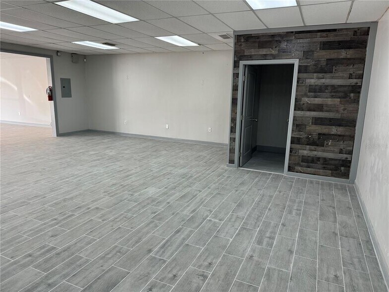 More Photos Of 9501 N Nebraska Ave, Tampa Freestanding For Sale