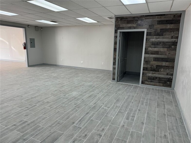 More Photos Of 9501 N Nebraska Ave, Tampa Freestanding For Sale