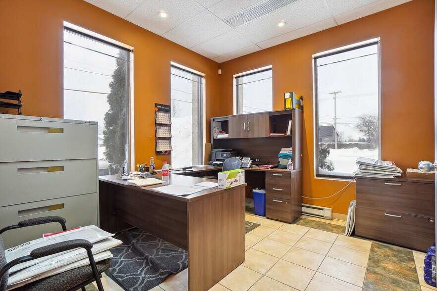 More Photos Of 717 St Saint-Pierre S, Joliette Manufacturing For Lease