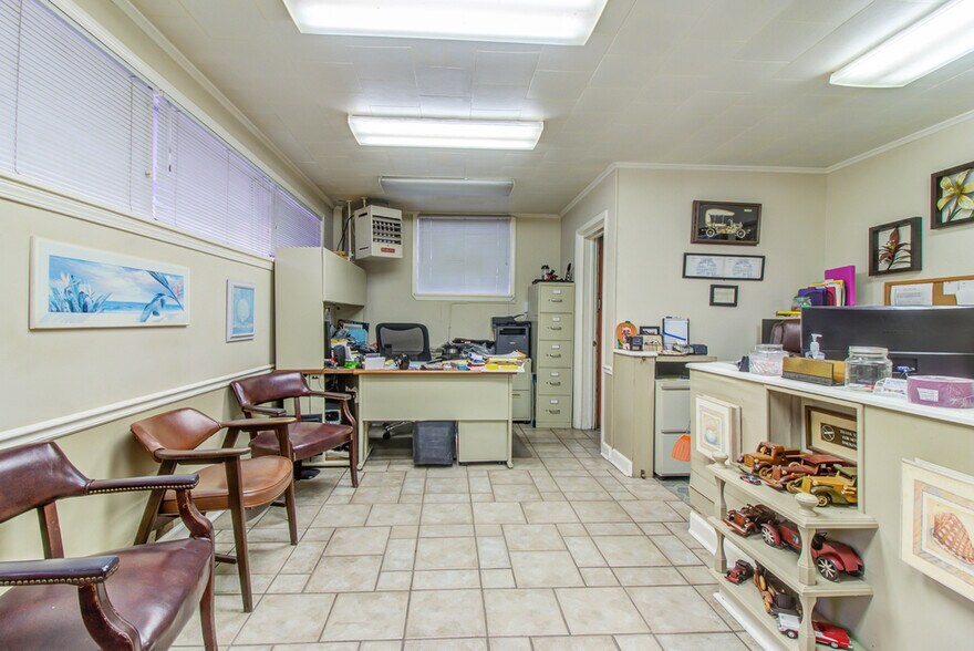 More Photos Of 1814 33rd Ave, Gulfport Auto Repair For Sale
