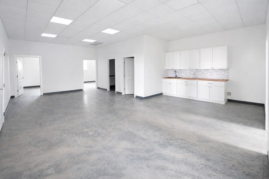 More Photos Of 810 Honea Egypt Rd., Magnolia Flex For Lease