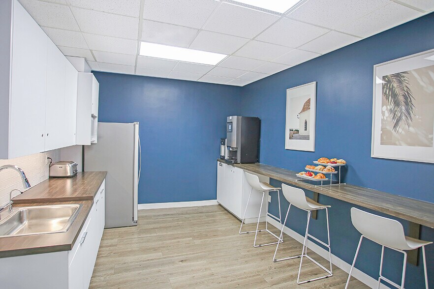 More Photos Of 8880 Rio San Diego Dr, San Diego Coworking Space