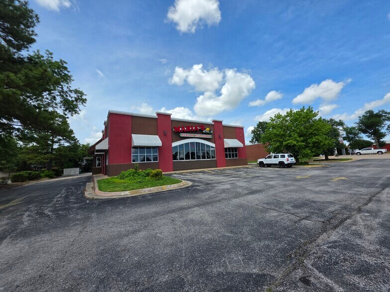 More Photos Of 2813 W Walnut St, Rogers Restaurant For Sale