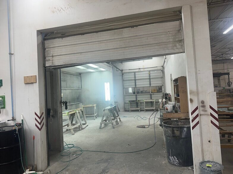 More Photos Of 1677 W 31st Pl, Hialeah Manufacturing For Lease