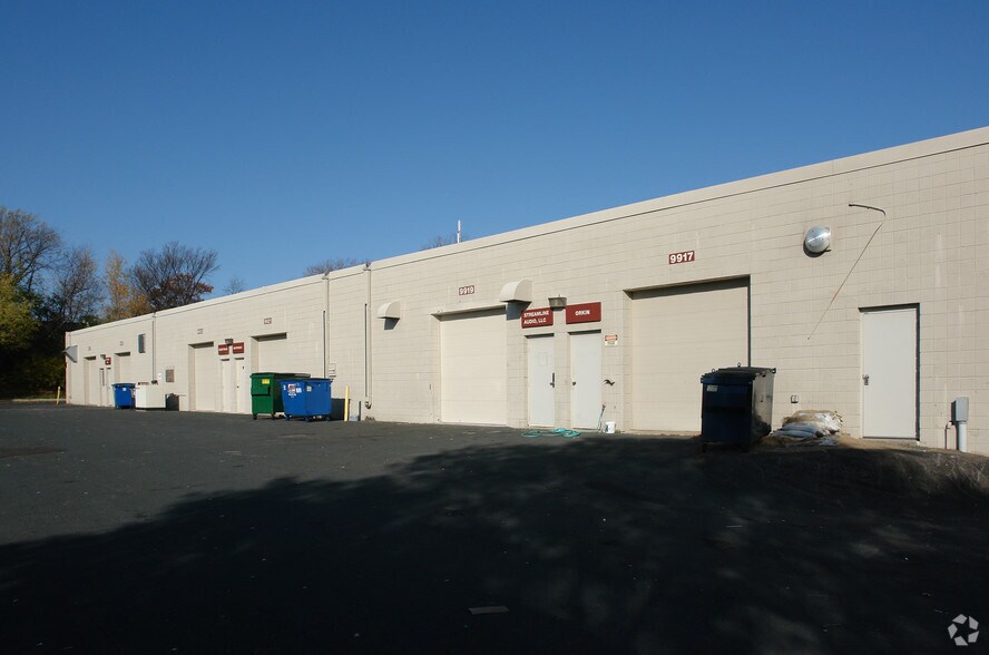 More Photos Of 9901-9927 Valley View Rd, Eden Prairie Showroom For Lease