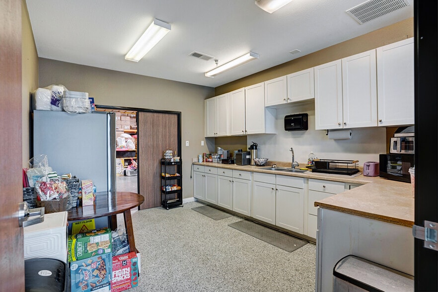 More Photos Of 41551 Date St, Murrieta Light Manufacturing For Sale