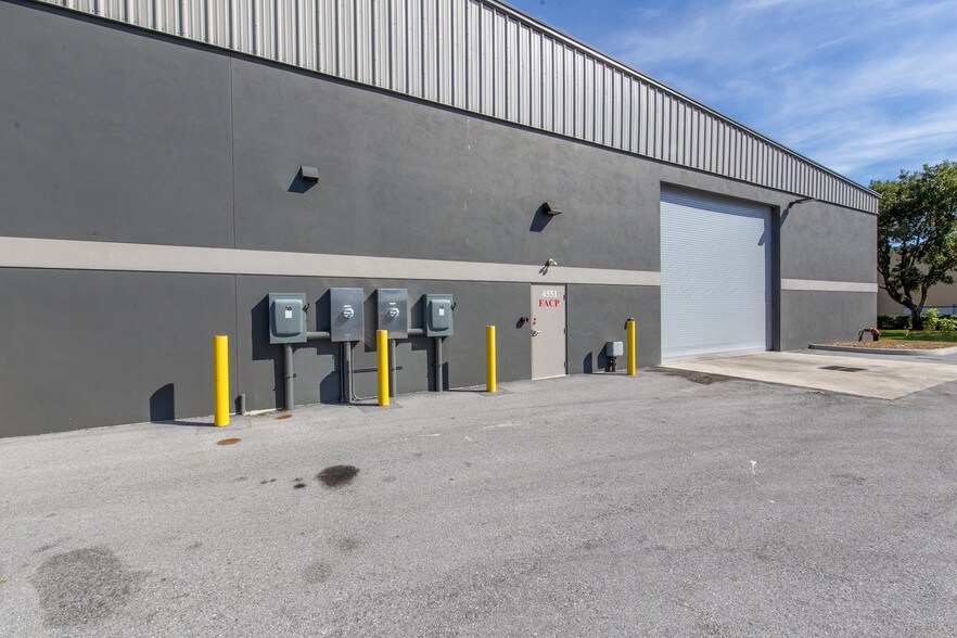 More Photos Of 4551 SE Hampton Ct, Stuart Warehouse For Sale