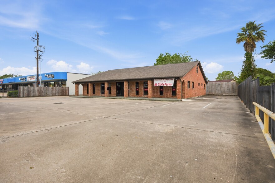 More Photos Of 12325 Scarsdale Blvd, Houston Medical For Sale