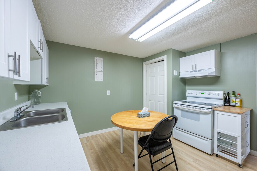 More Photos Of 15995 ON-12 Hwy, Scugog Auto Repair For Sale