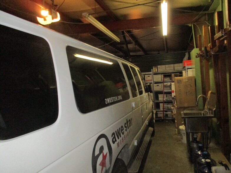 More Photos Of 7619-7621 E 46th Pl, Tulsa Showroom For Sale