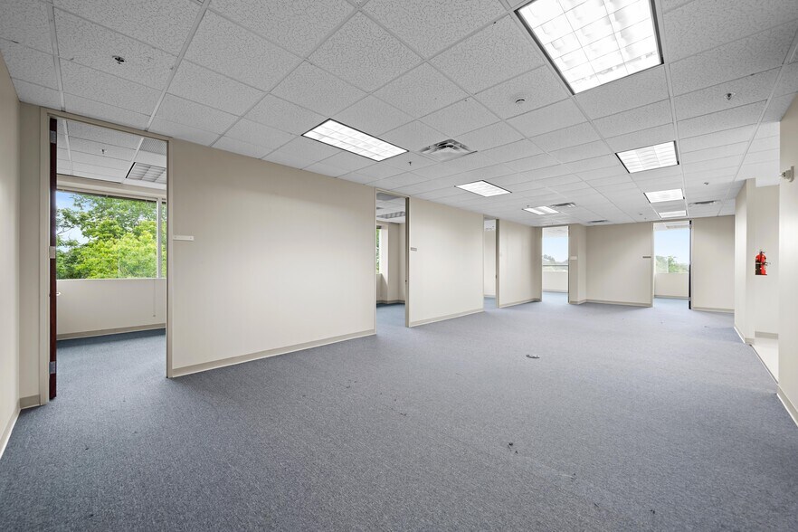 More Photos Of 7840 N Sam Houston Pky W, Houston Office For Lease
