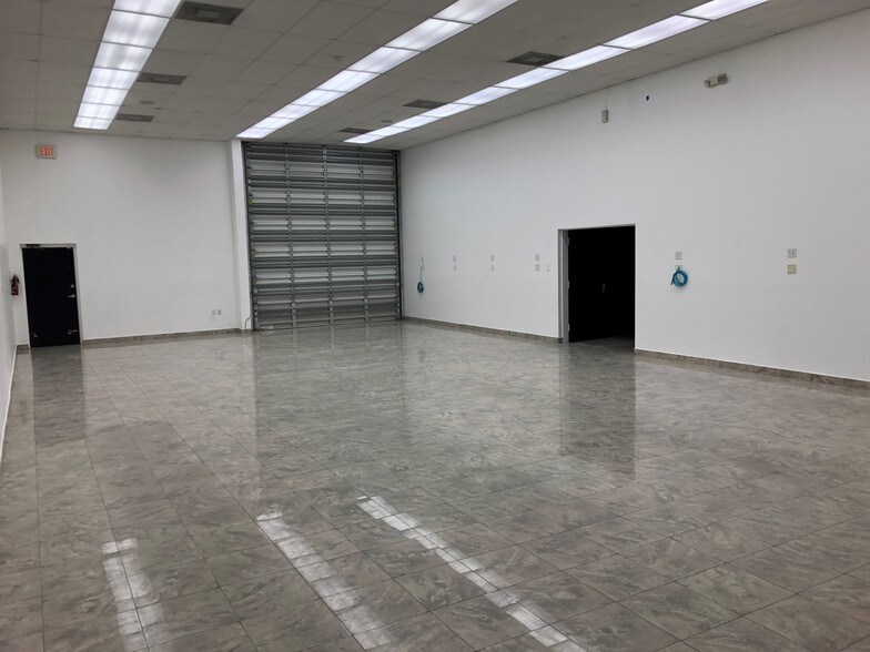 More Photos Of 6370-6376 NW 97th Ave, Doral Light Distribution For Lease