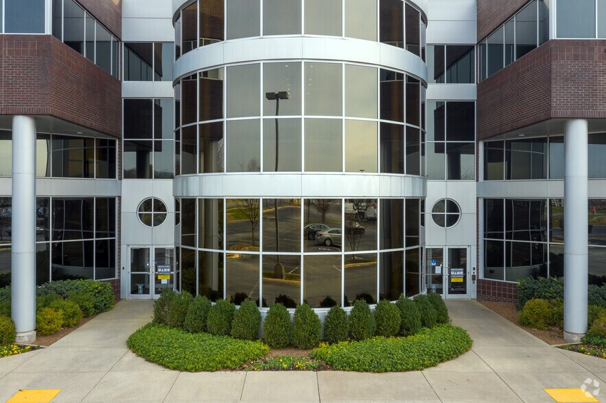 More Photos Of 9410 Bunsen Pky, Louisville Unknown For Lease