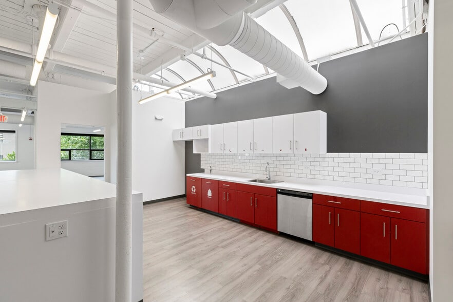 More Photos Of 56 Roland St, Charlestown Flex For Lease