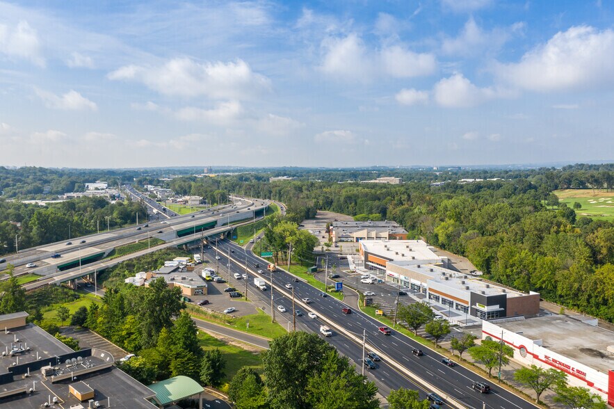 More Photos Of 289-315 Route 17 S, Paramus General Retail For Lease