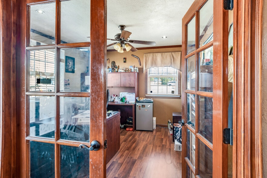 More Photos Of 543 W County Line Rd, Calimesa Office Residential For Sale