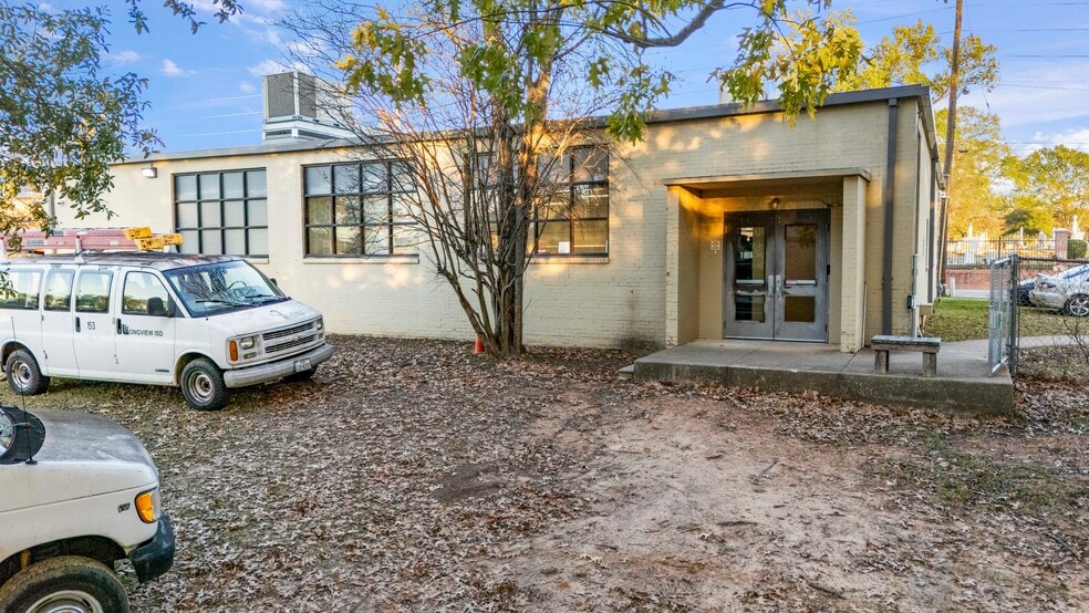 More Photos Of 500 Magrill st, Longview Loft Creative Space For Sale