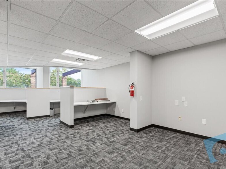 More Photos Of 7291 Glenview Dr, North Richland Hills Office For Sale