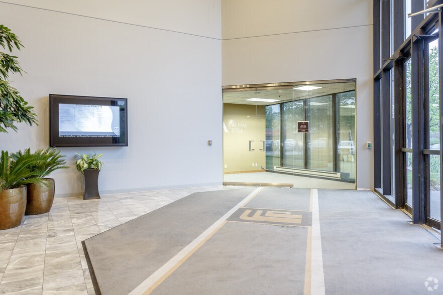 More Photos Of 6800-6850 College Blvd, Overland Park Office For Lease
