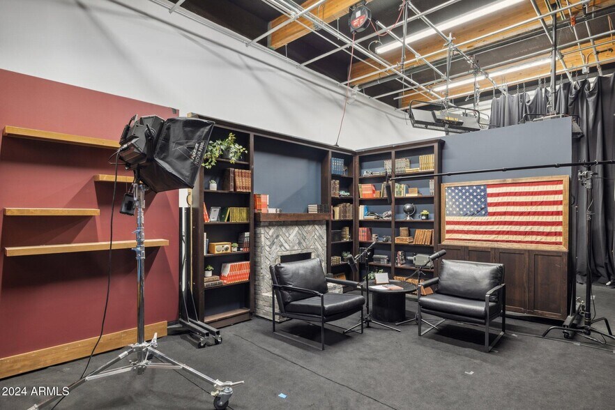 More Photos Of 14201 N Hayden Rd, Scottsdale Showroom For Sale