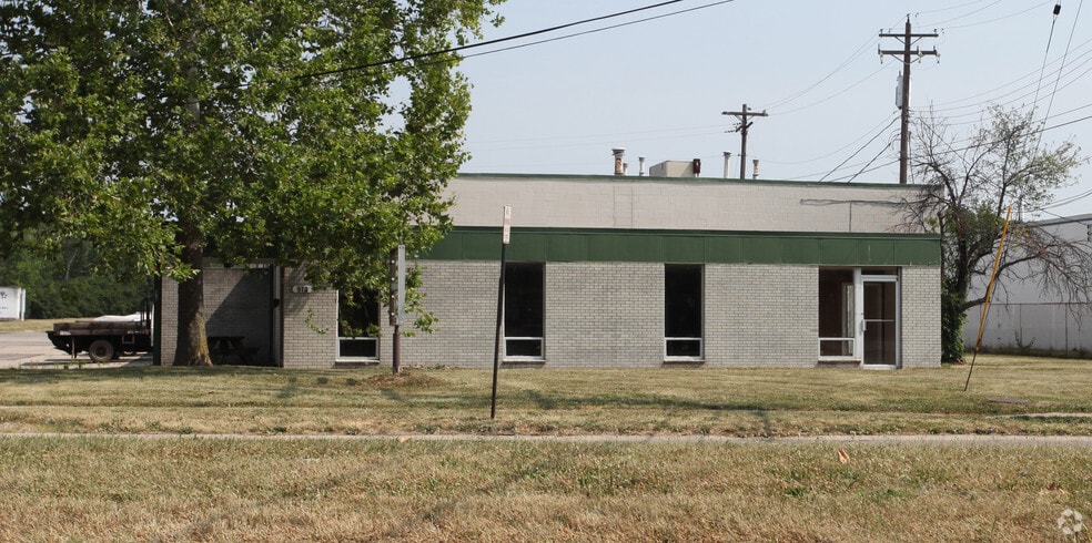 More Photos Of 570 Northland Blvd, Forest Park Warehouse For Lease