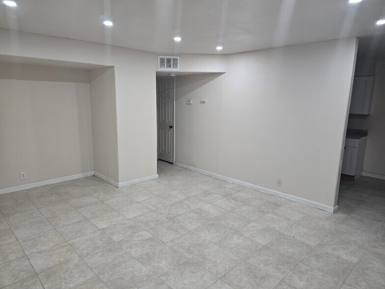 More Photos Of 5100 Pebble Beach Blvd, Las Vegas Apartments For Sale