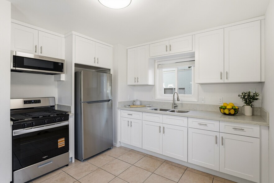 More Photos Of 2652 Jefferson St, Carlsbad Apartments For Sale