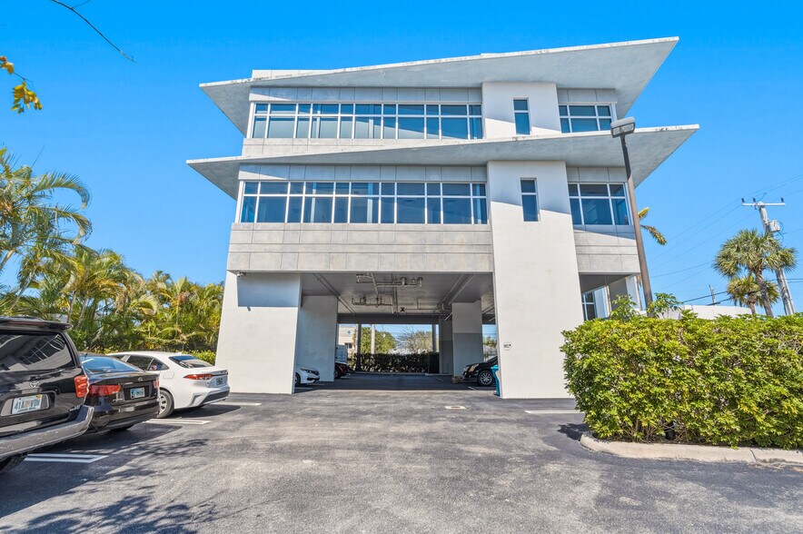 More Photos Of 3330 N Federal Hwy, Boynton Beach Office For Lease