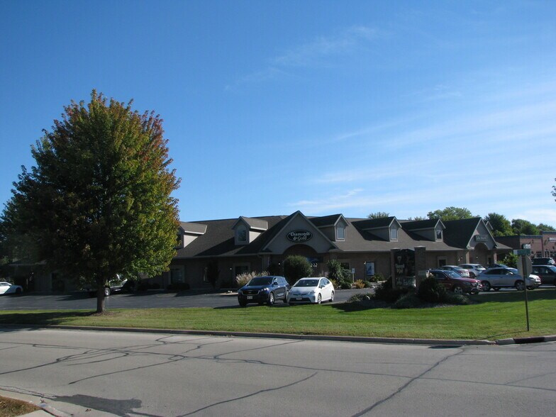 More Photos Of 2071 Central Dr, Green Bay General Retail For Lease