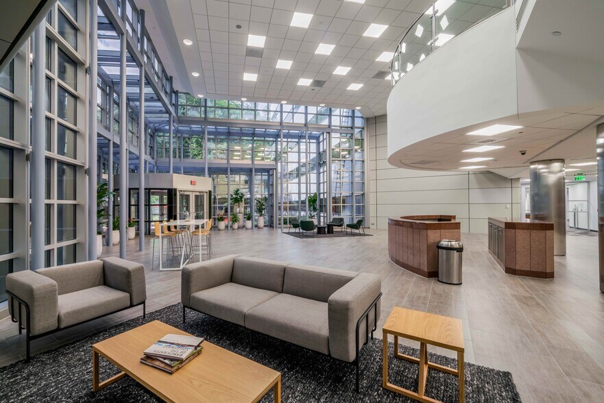 More Photos Of 11450 Compaq Center West Dr, Houston Unknown For Lease