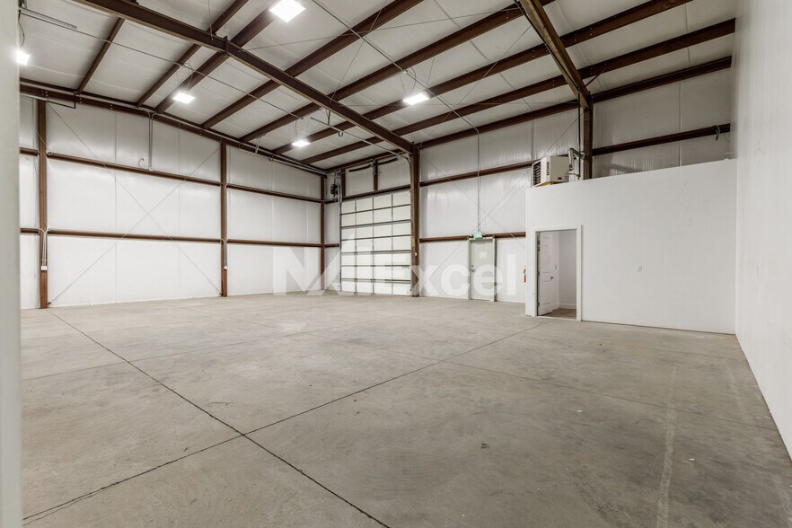 More Photos Of 373 Commerce Dr, Hurricane Warehouse For Lease