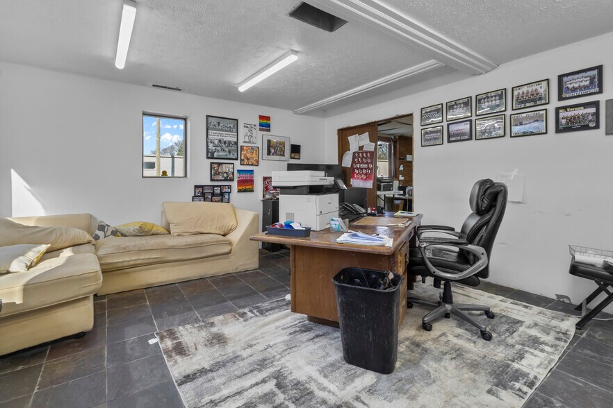 More Photos Of 4420 E 21st St, Indianapolis Service For Sale