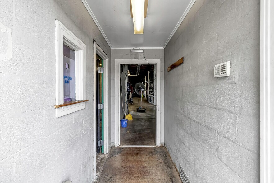 More Photos Of 142 Dutton Ave, Buffalo Warehouse For Sale