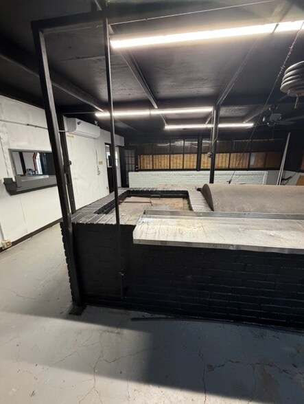 More Photos Of 2011 Mission Rd, San Antonio Restaurant For Lease