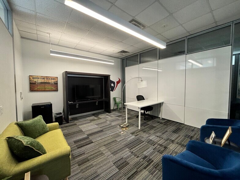 More Photos Of 6801 Portwest Dr, Houston Flex For Lease