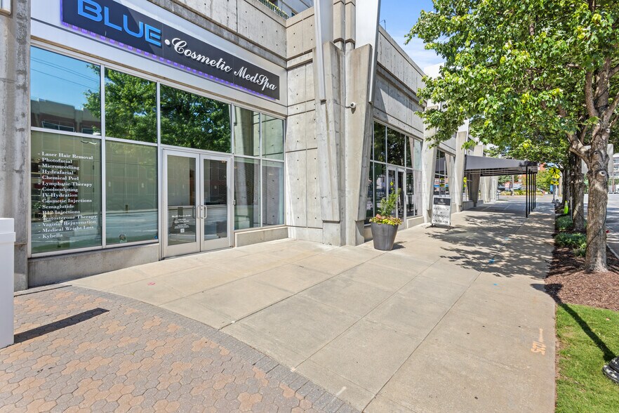 More Photos Of 250 Pharr Rd NE, Atlanta Apartments For Lease