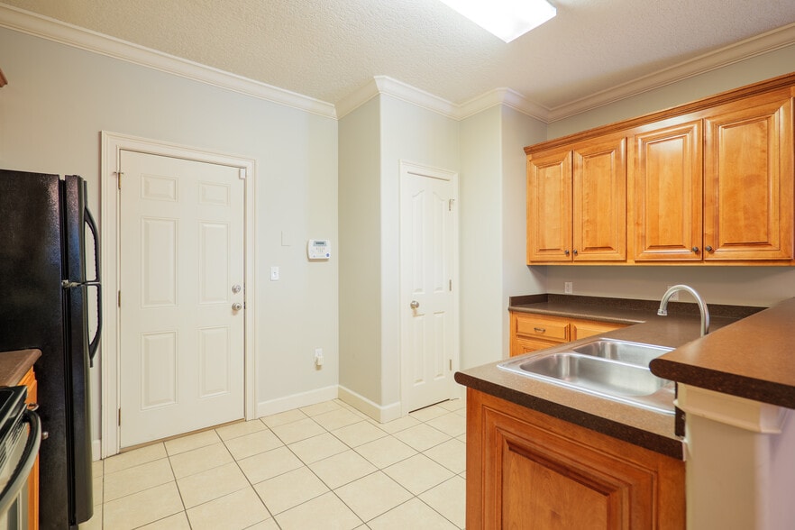 More Photos Of 3400 N Barack Obama Blvd, Valdosta Apartments For Sale