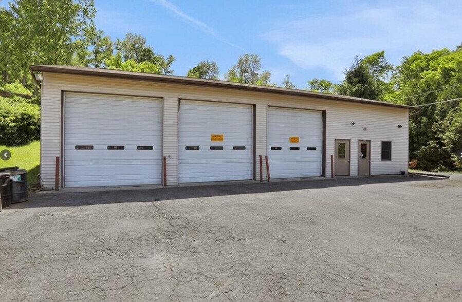 Primary Photo Of 16 Sloop Hill Rd, New Windsor Township Warehouse For Sale