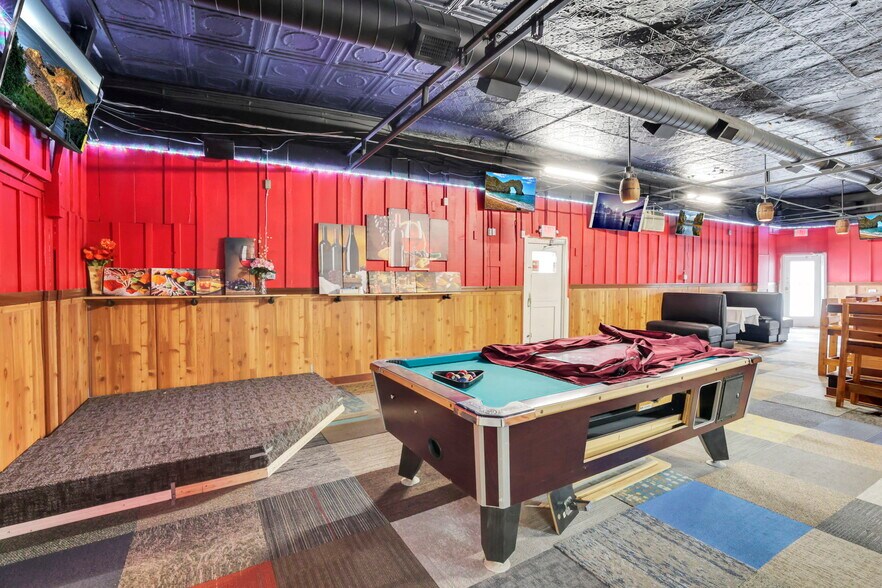 More Photos Of 11472 Broad St SW, Pataskala Bar For Lease
